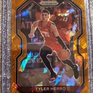 2021 PANINI PRIZM- TYLER HERRO- CRANGE CRACKED ICE- MINT CONDITION